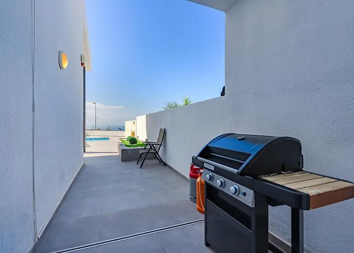 Caterina, Luxury With Heated Pool Ocean View In Adeje, Tenerife فيلة *